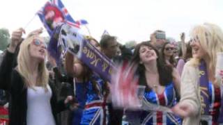 Mariage royal les Britanniques à la fête à Londres [upl. by Nuawd651]