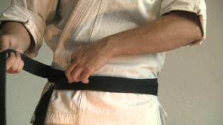 WIĄZANIE PASA KARATE how to tie a karate belt [upl. by Arded479]