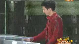 Leehom Wang amp Yundi Li  2012央视春晚 创意钢琴《金蛇狂舞》 [upl. by Suanne]