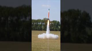 High powered rocket on an Aerotech I 284 rocketry shorts rocket [upl. by Eugilegna]