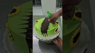 hermoso pastel con girasoles tutorialscake cake decoraciondepasteles [upl. by Norak]