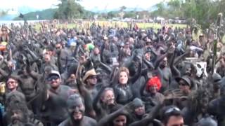 Bloco tem lama como principal fantasia no exótico carnaval de Paraty [upl. by Meela]