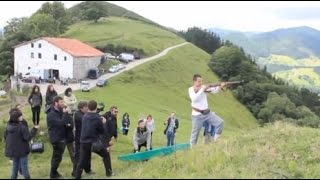 La Noche De  Goazen Gudari Danok recrea la batalla de San Miguel [upl. by Akinohs]