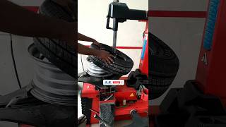 175 70R14 की जगह 185 70R14 Tubeless tyre fitment viralvideo tyre mechanic shorts cartyres [upl. by Noyes22]