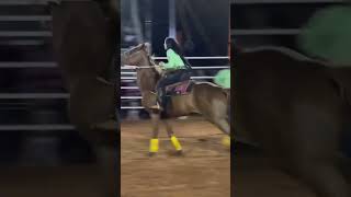 A very brave woman horse caballos horsesports horseraces caballoyrodeo caballos music bass [upl. by Eniamat]