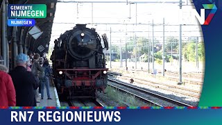 Oude stoomtrein rijdt station Nijmegen binnen  RN7 REGIONIEUWS [upl. by Eliason]