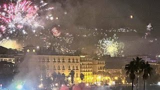 A Salerno esplode il capodanno  fuochi dartificio in tutta la città per festeggiare il 2024 [upl. by Wolf]