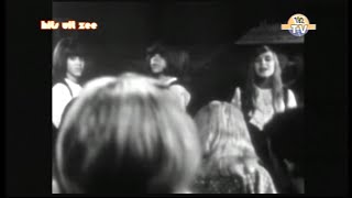 The ShangriLas  Remember Walkin In The Sand  Original Footage 1965 [upl. by Marley133]