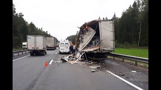 Das haben Sie noch nie gesehen Verrückte LkwUnfälle in Russland [upl. by Clarkin910]