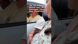 Bahagia Paus Fransiskus berkati bayi dalam kandungan ibu ini 💝 [upl. by Terena547]