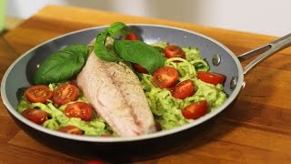 Geniale groentespaghetti  Courgetti met pesto en makreel [upl. by Barris]