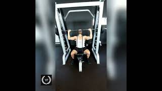 Smith Machine Shoulder Press met Resistance Band gymtips personaltrainer smithmachine [upl. by Darnell639]