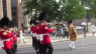 Changing the Guard Band of the Grenadier Guards Windsor Castle August 15 2013 [upl. by Yorztif]