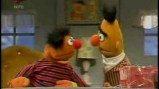 Bert en Ernie met het nummer Alleen Dutch Sesame Street [upl. by Akilaz117]