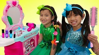 Emma amp Jannie Pretend Play w Hair Styling Beauty Salon amp Cute Kids Hair Styles Toys [upl. by Currier]