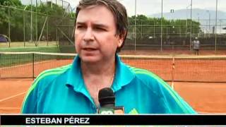 Es campeón de tenis y le hace mantenimiento a las canchas [upl. by Annaliese944]