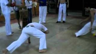 JOGANDO CAPOEIRA [upl. by Yemarej244]