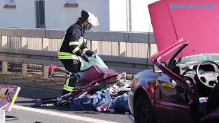 Feuerwehr befreit Frau aus Auto [upl. by Uah]