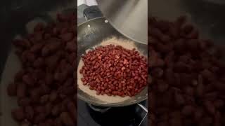 Soyayyar gyada Roasted groundnuts 😋 goviral youtubeshorts [upl. by Seiber898]