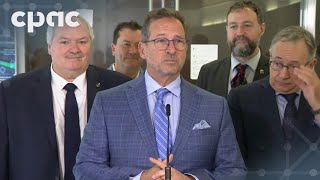 9 h 30 HE  Le chef du Bloc Québécois parle aux journalistes sur la colline du Parlement [upl. by Pavkovic]