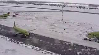 S7 Airlines Airbus A320 sliding on ice almost hitting another aircraft [upl. by Eintirb]