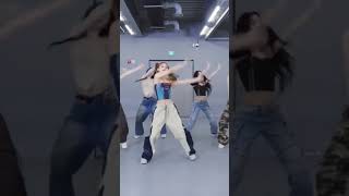 ITZY  CAKE Dance Practice mirrored [upl. by Anastasie]