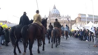 La quotFattoria degli animaliquot sfila a San Pietro per SantAntonio Abate [upl. by Nichol]