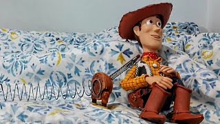 Toy Story Coisas estranhas woody com ciúmes do Buzz [upl. by Ydnir]