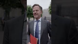 De koning rijdt niet elke dag in een Glazen Koets rutte koning prinsjesdag [upl. by Naletak74]