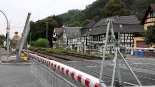 Automatik Bahnschranken Linz Leubsdorf 04 2016 [upl. by Llenra]