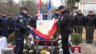 Na mestu ubistva policajca Nikole Krsmanovića u Lipničkom šoru osveštana i postavljena spomen ploča [upl. by Jeddy]