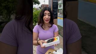 Regalando iPhone en la calle sino Quieres ser mi novia humor hechoenpanama comedia panama fyp [upl. by Langan]