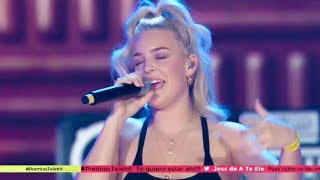 Piso 21 quotBesandotequot feat Anne Marie LIVE at Premios Telehit 2017 [upl. by Eizzil491]