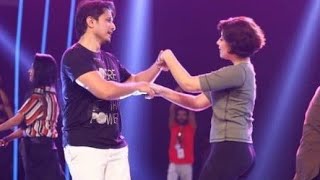 Alizeh Shah Dance At Hum Awards  Ali Zafar and Alizeh Shah Dance Performance [upl. by Sandie]