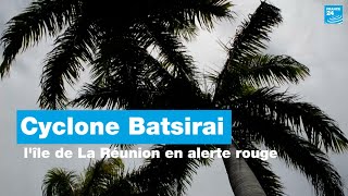 Cyclone Batsirai en alerte rouge La Réunion se prépare • FRANCE 24 [upl. by Xyla]