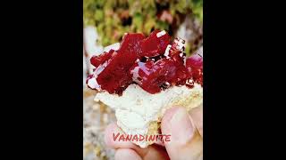 spesimen VANADINITE short gemsiclopedia gemstone [upl. by Behlke]