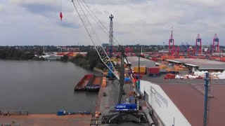 Rhenus Project Logistics mit kolossalen Ausmaßen Neuer LiebherrKran für Rhenus Midgard [upl. by Lucia]