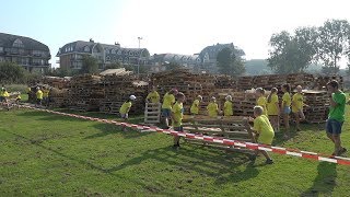 Bouwvak voorbij kinderen ook op de bouwplaats met huttenbouw [upl. by Nirad]