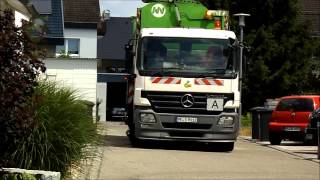 Müllabfuhr Seitenlader leert Mülleimer  German Garbage Truck [upl. by Fattal]