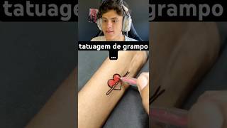 o cara fez tatuagem de grampo fy cainlives humor shorts [upl. by Buford]