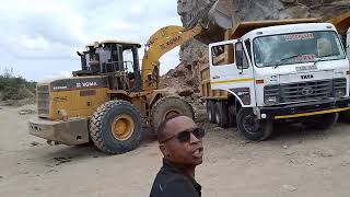 The machine E X G M A L950 Operator is women loading quarry westi in the trucks Tata [upl. by Leifer]