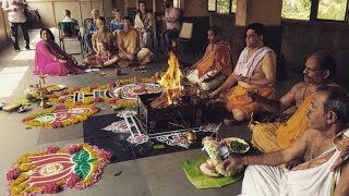 Jonty Rhodes performs puja for daughter India [upl. by Sergius376]