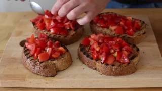 Hoe maak je bruschetta PuurGezond [upl. by Akirret]