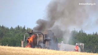 Rundballenpresse löst Flächenbrand in Horstedt aus [upl. by Yerfdog]