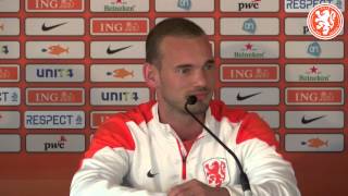 Wesley Sneijder en de onnodige vragen [upl. by Naejeillib]