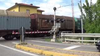 Passaggio a livello con semibarriere di via Bagnara  Lugo RA  Level Crossing  Paso a nivel [upl. by Nutter]