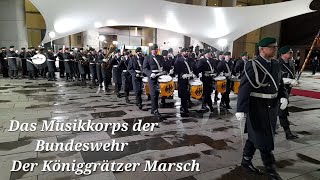 Einmarsch Bundeskanzleramt Berlin  Königgrätzer Marsch  Musikkorps der Bundeswehr  Spielmannszug [upl. by Rexer]