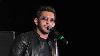 ADITYA NARAYAN LIVE quotJEENA JEENAquot [upl. by Laris269]