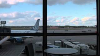 United Airlines Red Carpet Club  MinneapolisSt Paul MSP [upl. by Dorris]