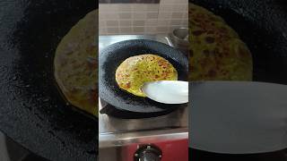 Mere Hathon Ki Char Roti Kha Loge 🥰 funnyfoodshorts viral  Paratha youtube shorts [upl. by Storfer]